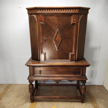 Load image into Gallery viewer, George Hummel &amp; Sons Jacobean Revival Hutch
