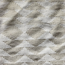 Load image into Gallery viewer, Pendleton &#39;Harding Tan&#39; Woven Dhurrie Rug (3&#39; x 5&#39;)
