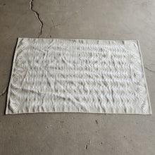 Load image into Gallery viewer, Pendleton &#39;Harding Tan&#39; Woven Dhurrie Rug (3&#39; x 5&#39;)

