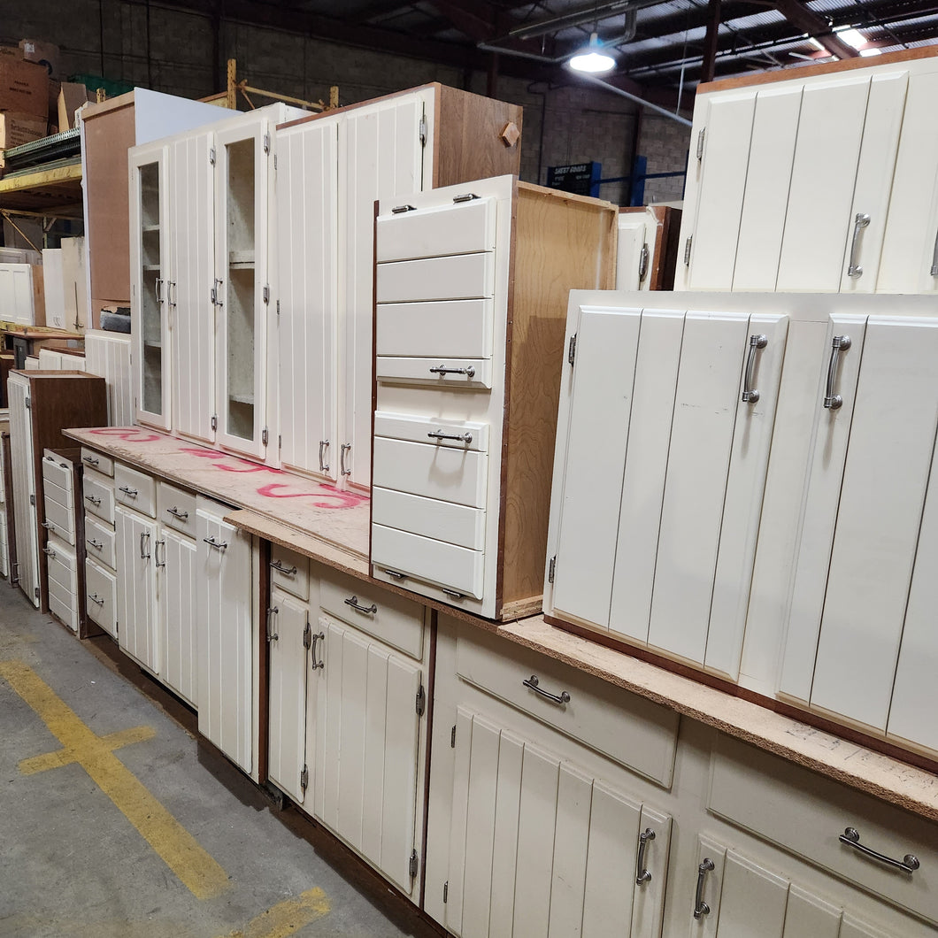 20 Piece Set of Cream Painted Kitchen Cabinets