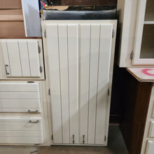 Load image into Gallery viewer, 20 Piece Set of Cream Painted Kitchen Cabinets
