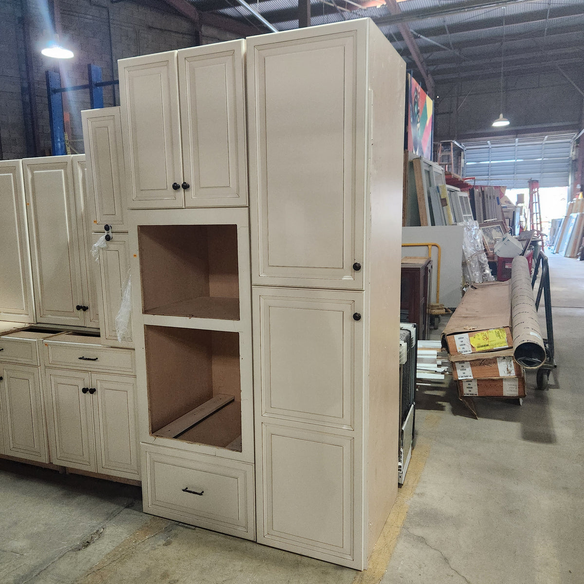 32 Piece Set of Glazed Kitchen Cabinets with Glass Panel Doors – Community  Forklift Marketplace