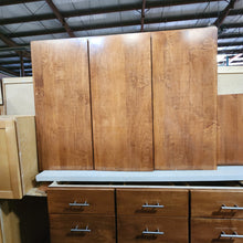 Load image into Gallery viewer, 7 Piece Set of Flat Slab Kitchen Cabinets with Bar Pulls
