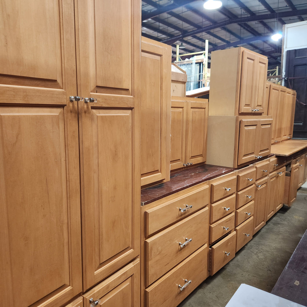 16 Piece Set of Kitchen Cabinets with Acrylic T-Bar Pulls
