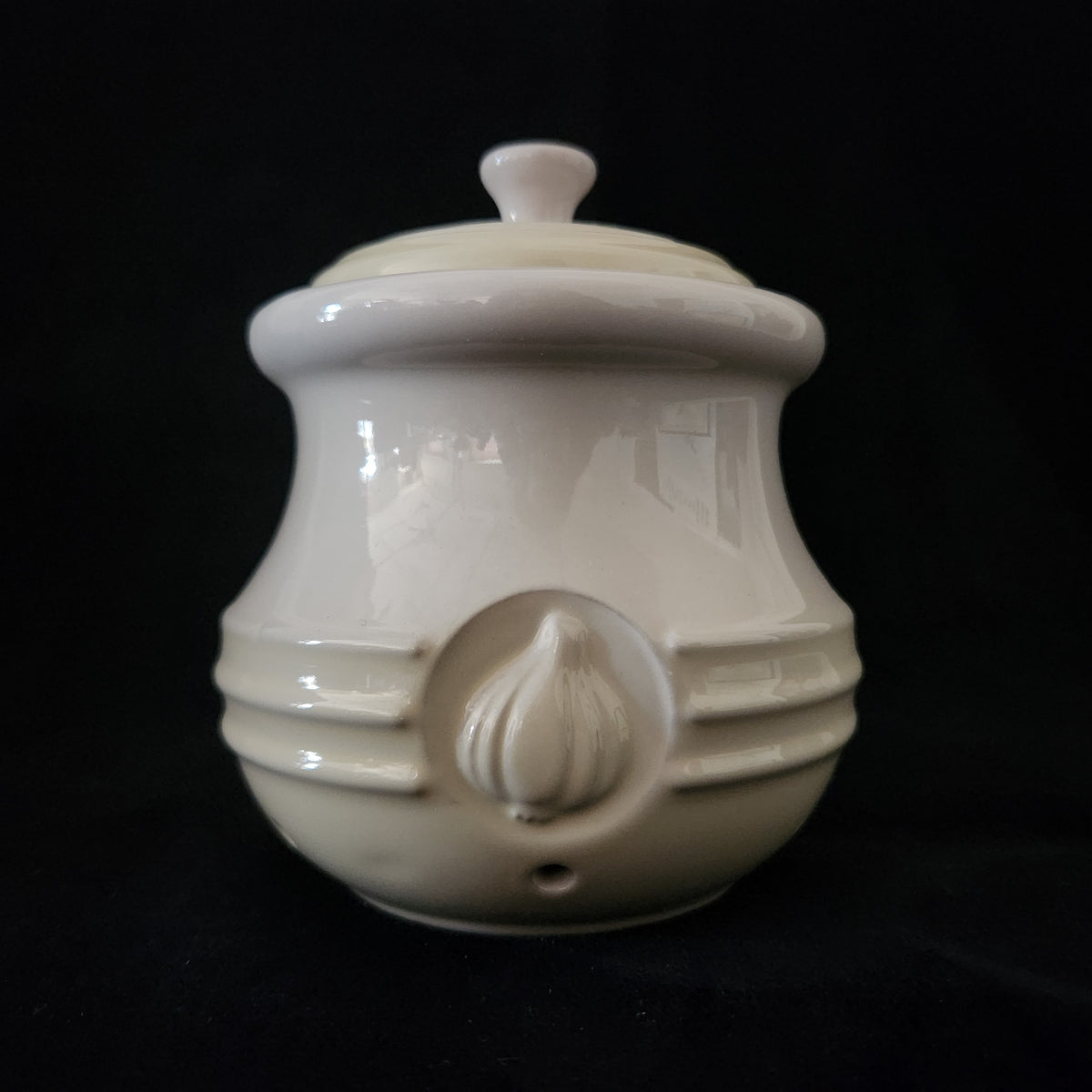 Le Creuset Garlic Keeper (New In Box) Community Forklift Marketplace
