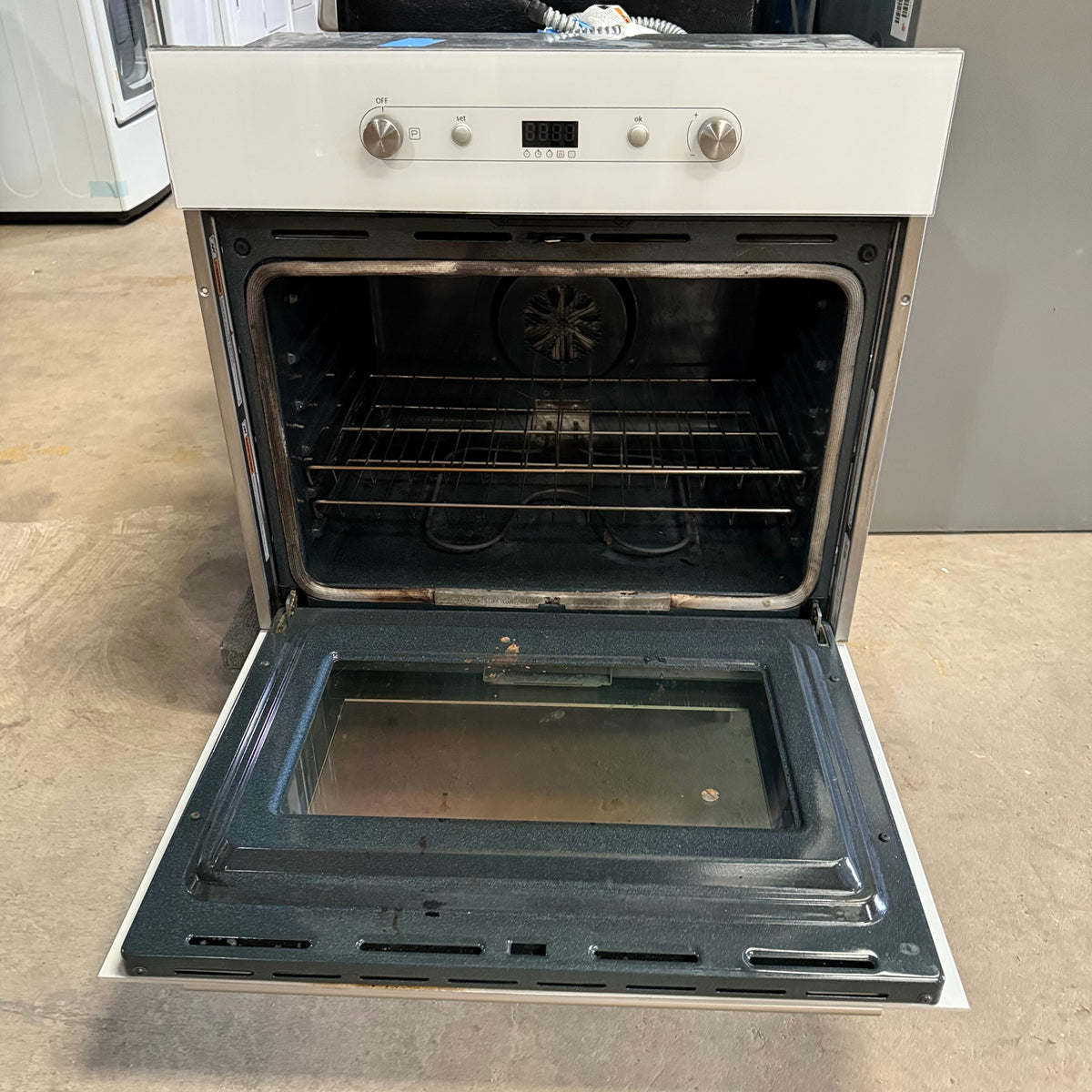 White IKEA Electric Convection Single Wall Oven IBS550PWW01