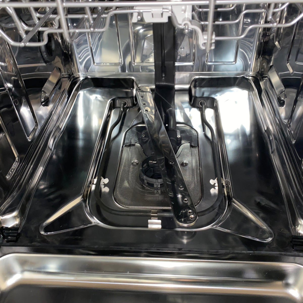 Whirlpool 24 Built-In Dishwasher WDT750SAKZ1 – Community Forklift  Marketplace