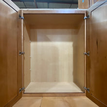 Load image into Gallery viewer, 18 Piece Set of Maple Kitchen Cabinets by Decorá
