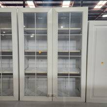 Load image into Gallery viewer, 28 Piece Set of White Kitchen Cabinets
