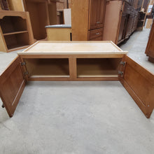 Load image into Gallery viewer, 18 Piece Set of Maple Kitchen Cabinets by Decorá
