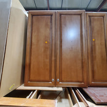Load image into Gallery viewer, 18 Piece Set of Maple Kitchen Cabinets by Decorá
