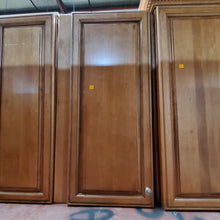 Load image into Gallery viewer, 18 Piece Set of Maple Kitchen Cabinets by Decorá
