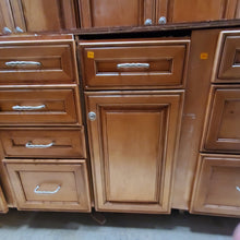 Load image into Gallery viewer, 18 Piece Set of Maple Kitchen Cabinets by Decorá
