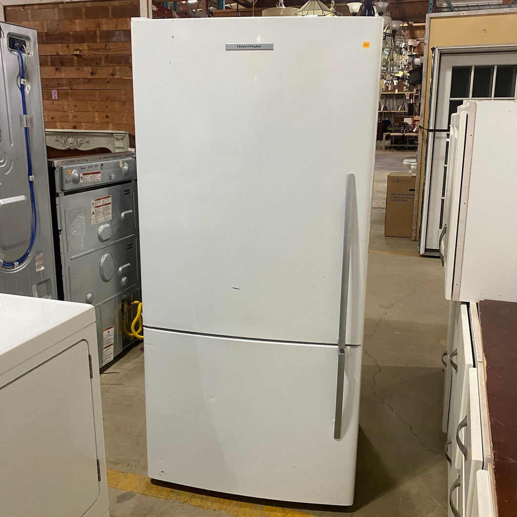 Fisher & Paykel 17.3 Cu. Ft. Bottom-Freezer Refrigerator E522BLE
